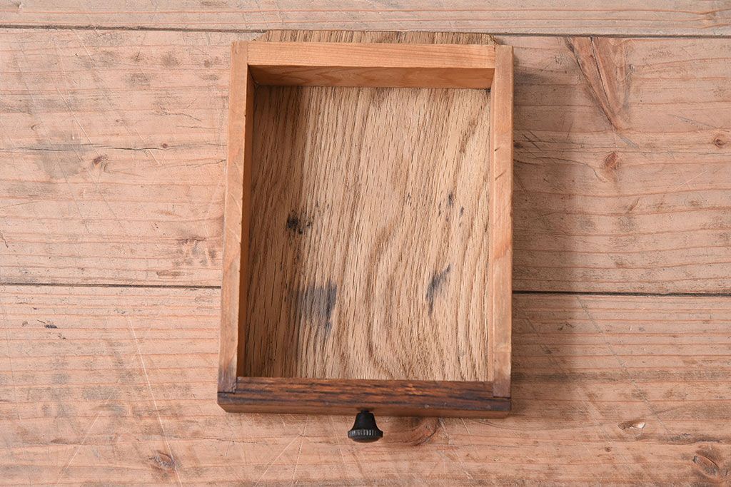 アンティーク雑貨　引き出し付き　栓材製　古い木味のレトロなアンティーク本立て