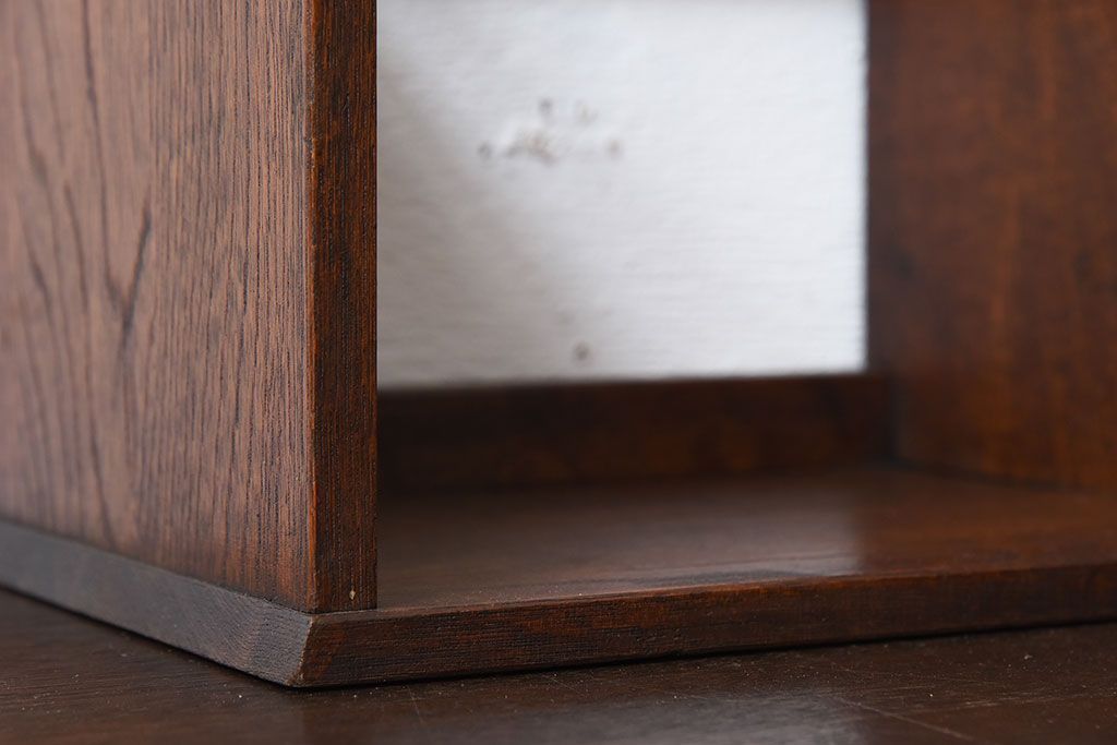 アンティーク雑貨　引き出し付き　栓材製　古い木味のレトロなアンティーク本立て