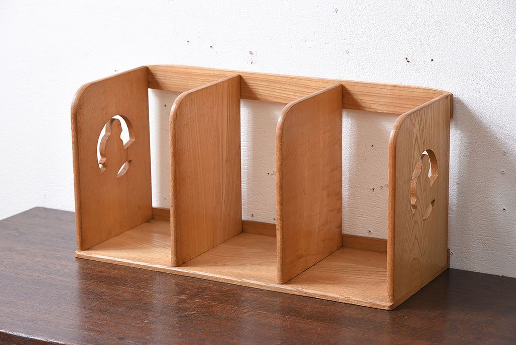 アンティーク雑貨　昭和レトロ　小鳥の透かし彫りがおしゃれなアンティーク本立て