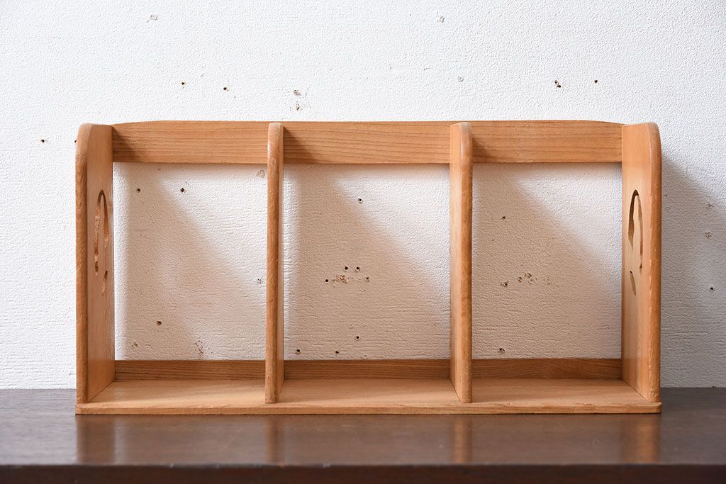 アンティーク雑貨　昭和レトロ　小鳥の透かし彫りがおしゃれなアンティーク本立て