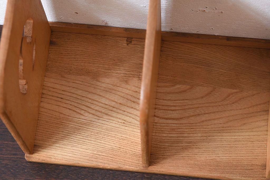 アンティーク雑貨　昭和レトロ　小鳥の透かし彫りがおしゃれなアンティーク本立て