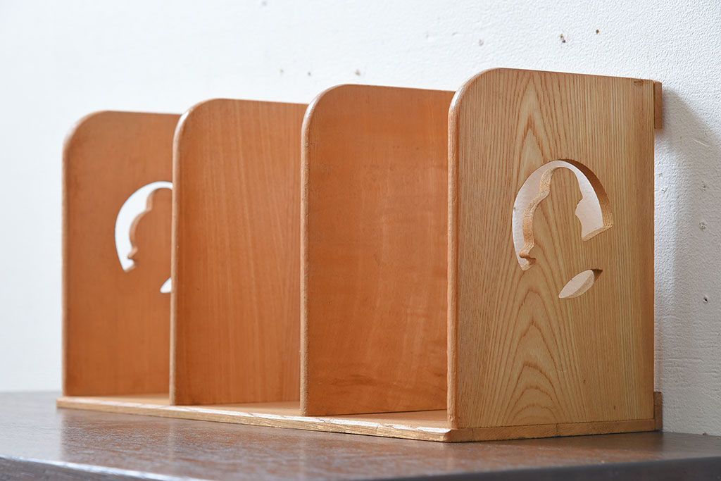 アンティーク雑貨　昭和レトロ　小鳥の透かし彫りがおしゃれなアンティーク本立て