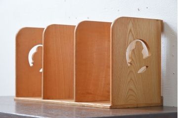 アンティーク雑貨　昭和レトロ　小鳥の透かし彫りがおしゃれなアンティーク本立て