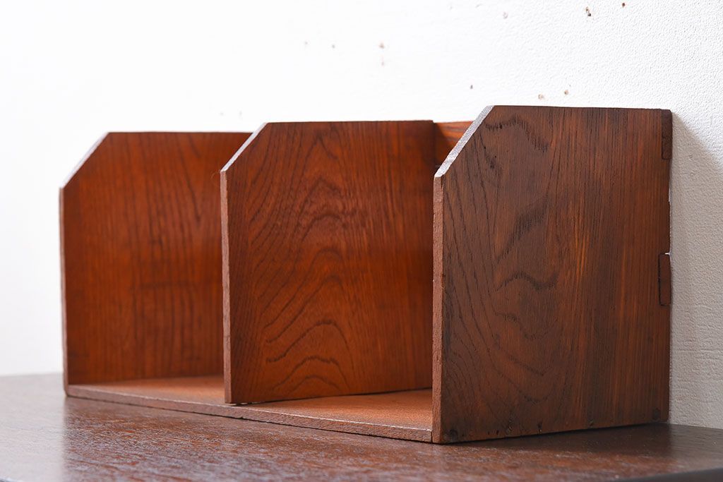 アンティーク雑貨　古い木製の昭和レトロなアンティーク本立て(2)