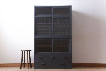 レトロ家具　レトロガラス入り!ダークグレーペイントのアンティーク食器棚
