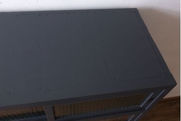 レトロ家具　レトロガラス入り!ダークグレーペイントのアンティーク食器棚