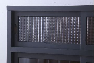 レトロ家具　レトロガラス入り!ダークグレーペイントのアンティーク食器棚