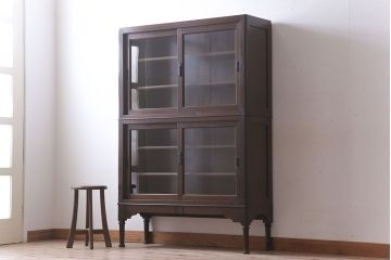 アンティーク家具　おしゃれな脚付き!和製アンティークのガラス戸棚