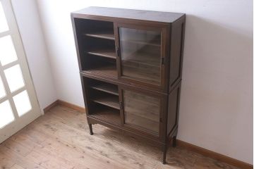 アンティーク家具　おしゃれな脚付き!和製アンティークのガラス戸棚