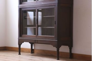 アンティーク家具　おしゃれな脚付き!和製アンティークのガラス戸棚
