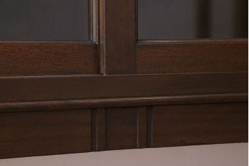 アンティーク家具　おしゃれな脚付き!和製アンティークのガラス戸棚
