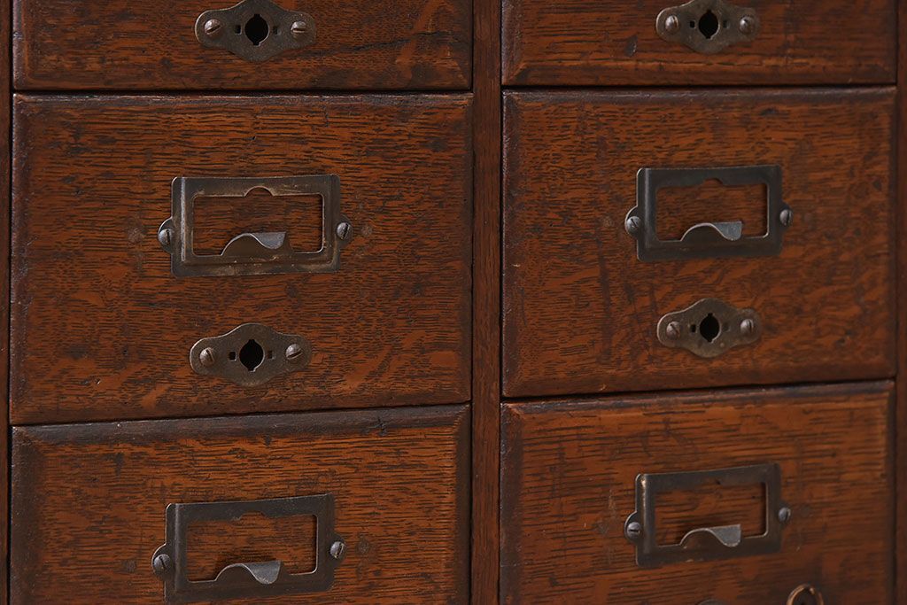 アンティーク家具　ネームプレート取っ手!ナラ材製のアンティークカードケース(小引き出し、図書館、図書室)(2)