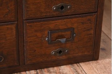 アンティーク家具　ネームプレート取っ手!ナラ材製のアンティークカードケース(小引き出し、図書館、図書室)(2)