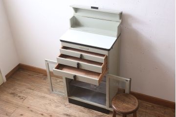 レトロ家具　殺菌灯付き　昭和レトロな消毒器(デンタルキャビネット)