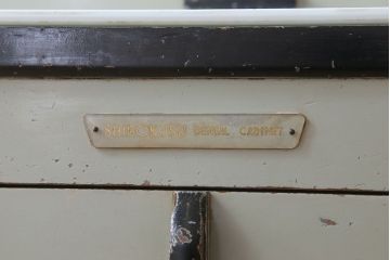 レトロ家具　殺菌灯付き　昭和レトロな消毒器(デンタルキャビネット)