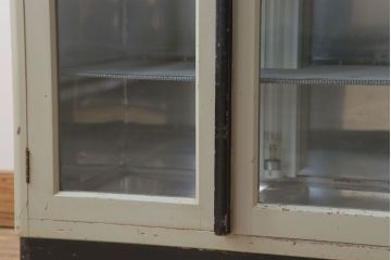 レトロ家具　殺菌灯付き　昭和レトロな消毒器(デンタルキャビネット)
