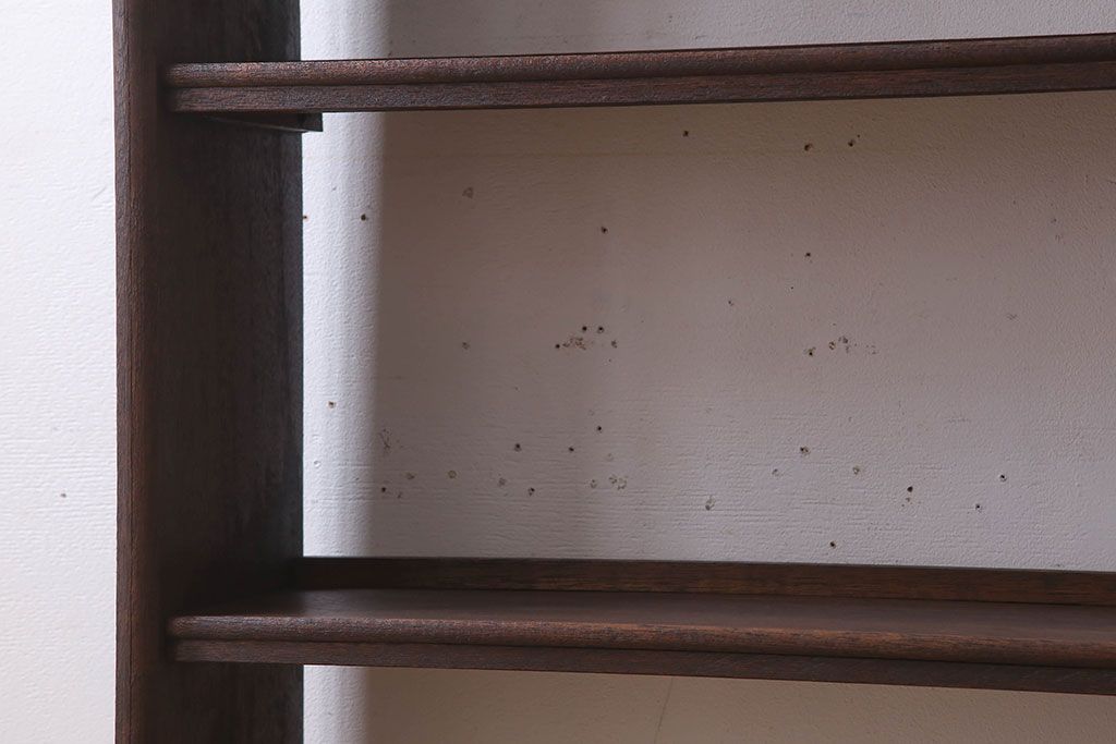 レトロ家具　ラワン材製　古い木のレトロな本棚(ディスプレイラック)