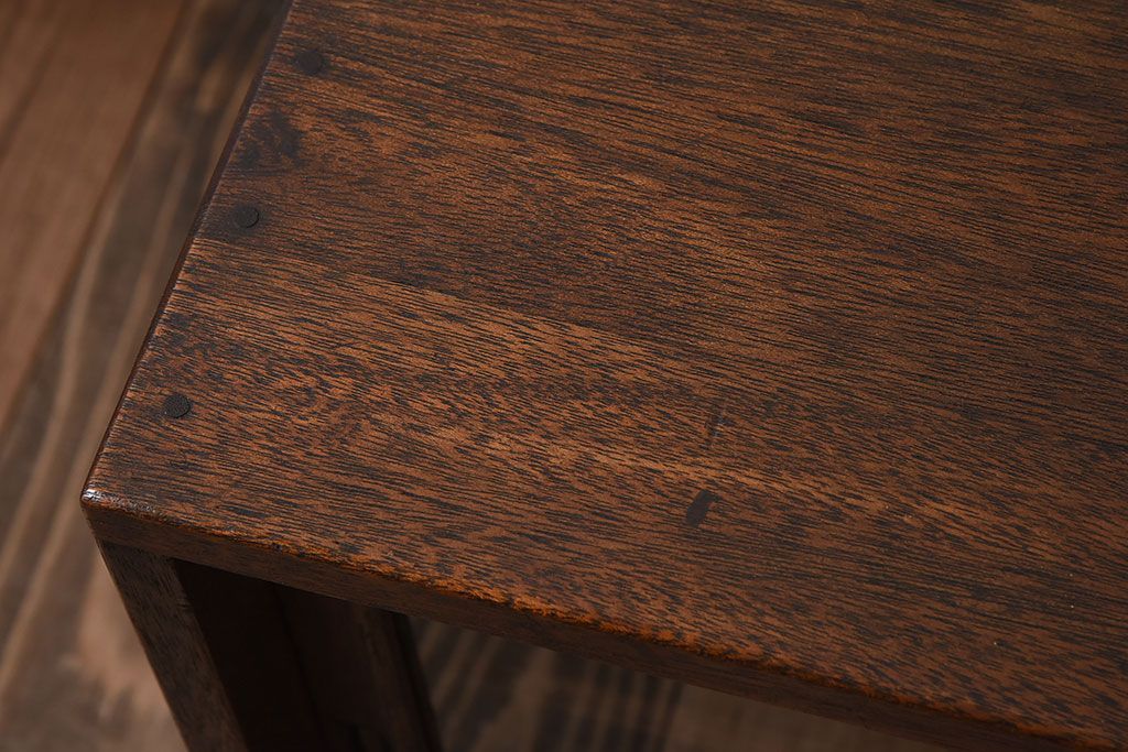 アンティーク家具　引き戸付き!小ぶりでかわいい古い木味のアンティーク収納棚