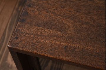 アンティーク家具　引き戸付き!小ぶりでかわいい古い木味のアンティーク収納棚