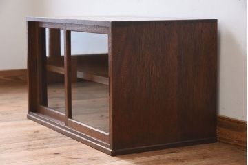 アンティーク家具　引き戸付き!小ぶりでかわいい古い木味のアンティーク収納棚