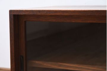 アンティーク家具　引き戸付き!小ぶりでかわいい古い木味のアンティーク収納棚