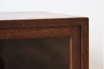 アンティーク家具　引き戸付き!小ぶりでかわいい古い木味のアンティーク収納棚