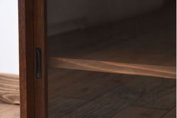 アンティーク家具　引き戸付き!小ぶりでかわいい古い木味のアンティーク収納棚