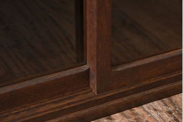 アンティーク家具　引き戸付き!小ぶりでかわいい古い木味のアンティーク収納棚