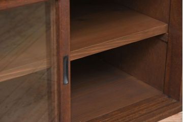 アンティーク家具　引き戸付き!小ぶりでかわいい古い木味のアンティーク収納棚