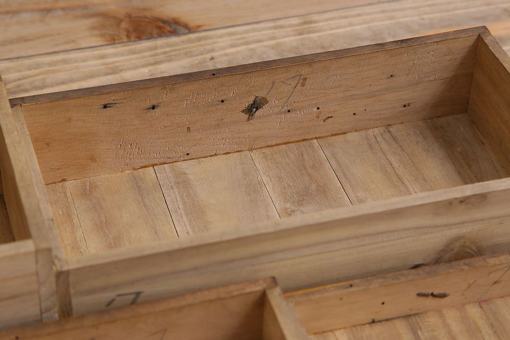 アンティーク雑貨　古い木製のレトロなアンティーク裁縫箱(小引き出し)(2)