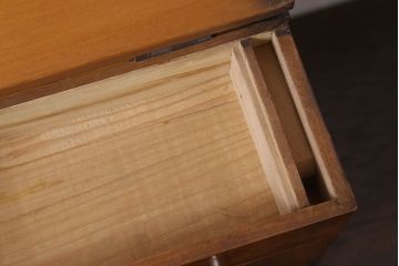 アンティーク雑貨　古い木製のレトロなアンティーク裁縫箱(小引き出し)(2)