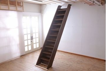 アンティーク雑貨　アンティーク　松材製　厚手素材!古い御屋敷の大型木製階段(10段)