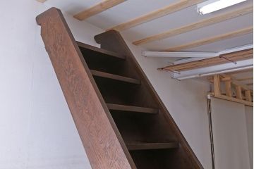 アンティーク雑貨　アンティーク　松材製　厚手素材!古い御屋敷の大型木製階段(10段)
