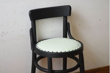 アンティーク家具　ブラックペイント!小ぶりなアンティークベントウッドチェア