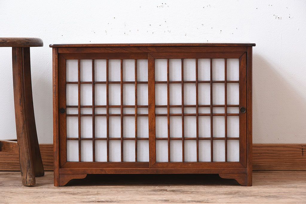 アンティーク家具　樺材!古い木製の小さな障子戸収納棚