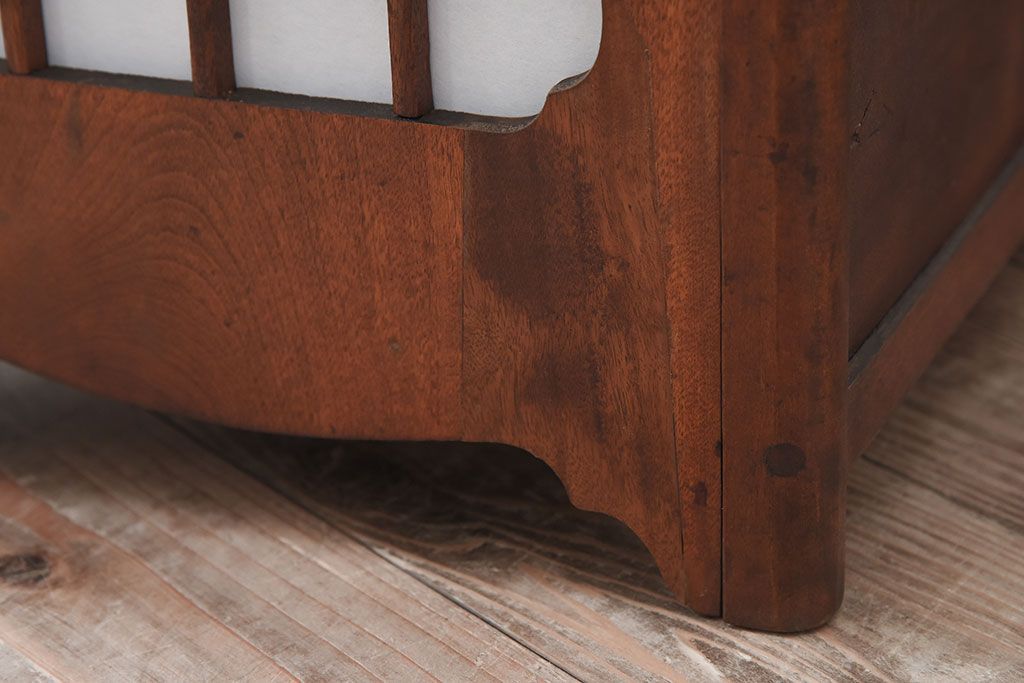 アンティーク家具　樺材!古い木製の小さな障子戸収納棚