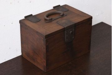 アンティーク雑貨　総欅材　明治期の古い金具付き!アンティーク硯箱(小箱・木箱)