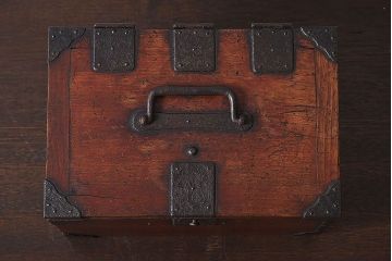 アンティーク雑貨　桐材製　明治大正期の古い金具付きアンティーク硯箱(小箱・木箱)