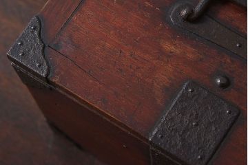 アンティーク雑貨　桐材製　明治大正期の古い金具付きアンティーク硯箱(小箱・木箱)