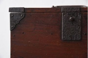 アンティーク雑貨　桐材製　明治大正期の古い金具付きアンティーク硯箱(小箱・木箱)