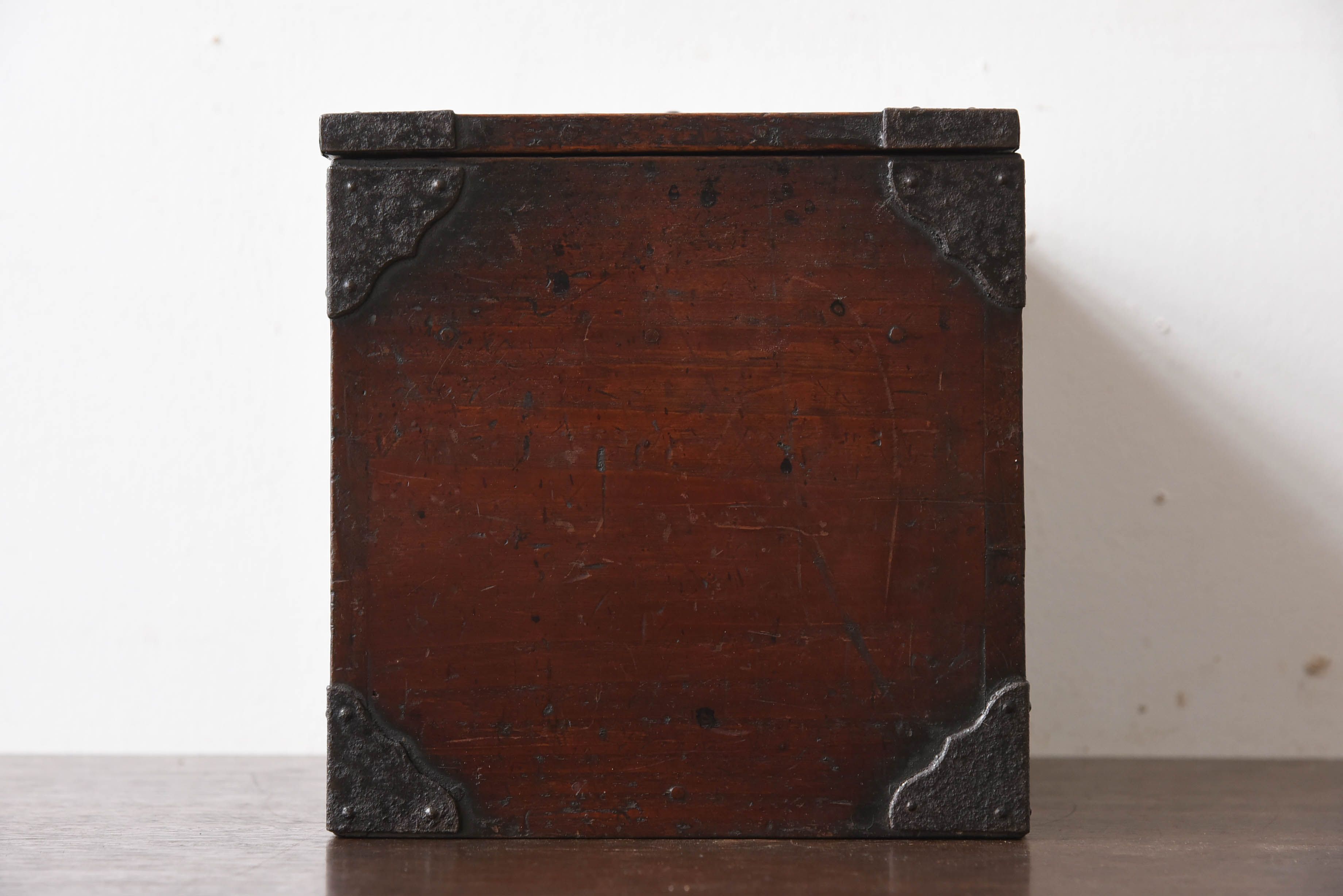 アンティーク雑貨　桐材製　明治大正期の古い金具付きアンティーク硯箱(小箱・木箱)