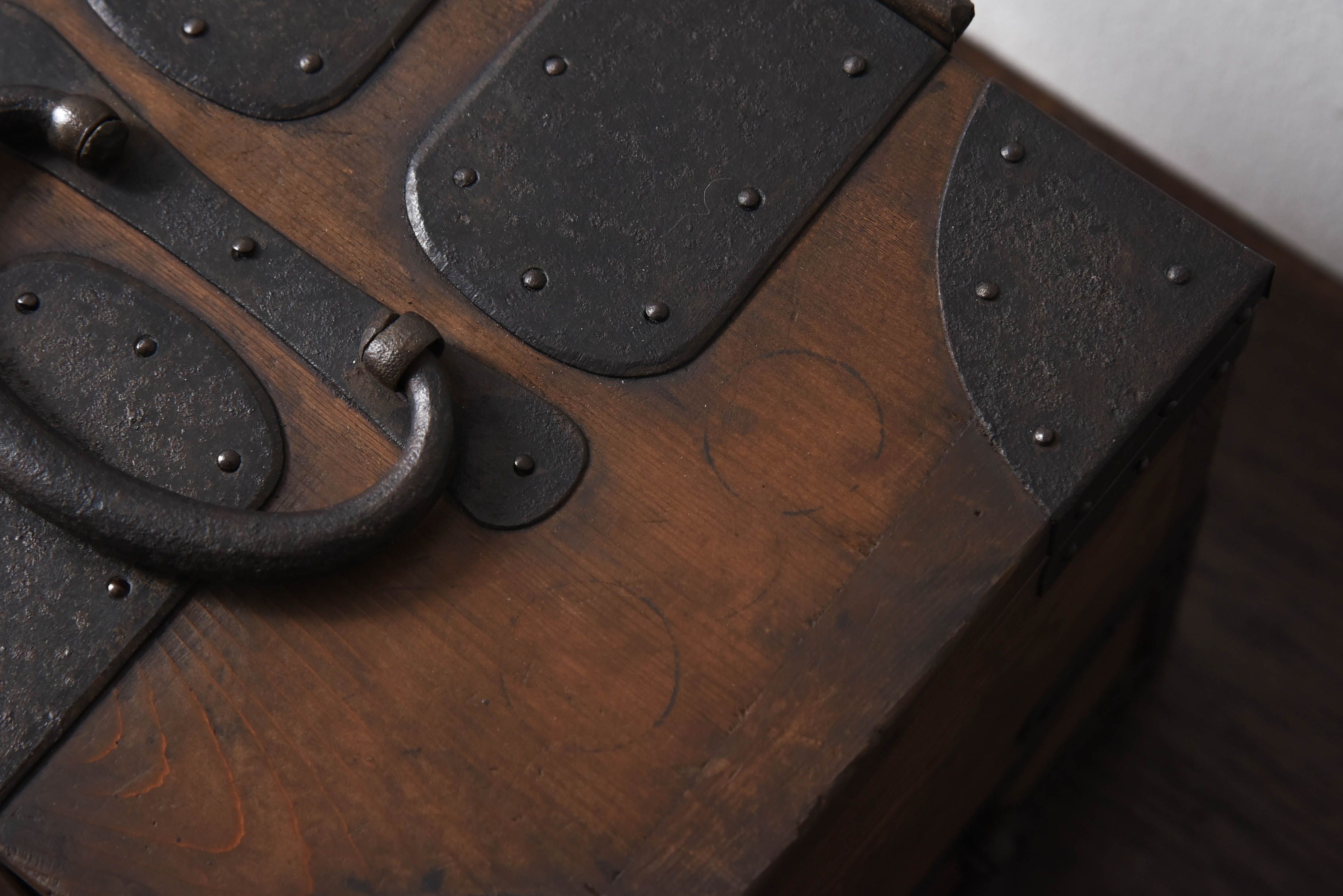 アンティーク雑貨　和製アンティーク　金具付き!古い木の印箱(小物収納箱)