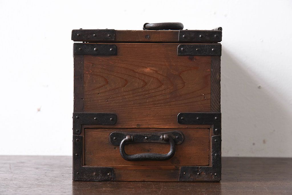 アンティーク雑貨　和製アンティーク　金具付き!古い木の印箱(小物収納箱)