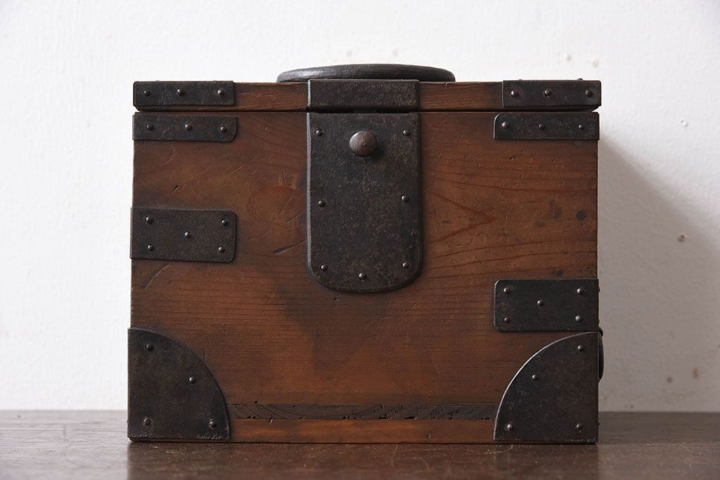 アンティーク雑貨　和製アンティーク　金具付き!古い木の印箱(小物収納箱)