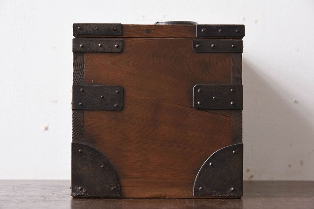 アンティーク雑貨　和製アンティーク　金具付き!古い木の印箱(小物収納箱)