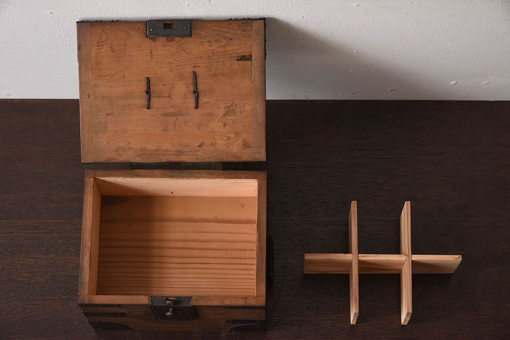 アンティーク雑貨　和製アンティーク　金具付き!古い木の印箱(小物収納箱)