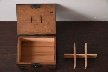 アンティーク雑貨　和製アンティーク　金具付き!古い木の印箱(小物収納箱)