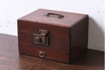 アンティーク雑貨　和製アンティーク　古い木の昭和レトロな印箱(小物収納箱)