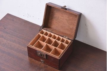 アンティーク雑貨　和製アンティーク　古い木の昭和レトロな印箱(小物収納箱)