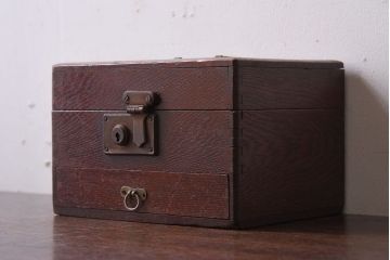 アンティーク雑貨　和製アンティーク　古い木の昭和レトロな印箱(小物収納箱)